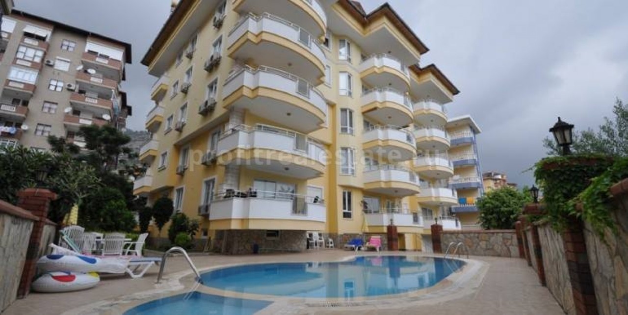 Меблированные апартаменты 2+1 в шаговой доступности от пляжа Клеопатры в центре Алании, Турция ID-0284 фото-1