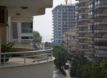 Апартаменты с мебелью и техникой в хорошем комплексе в 300 метрах от моря в районе Махмутлар ID-0303 фото-32