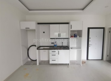 One-bedroom apartment, in fine finish, in a residential complex built in 2020, in the center of Mahmutlar ID-5298 фото-3}}