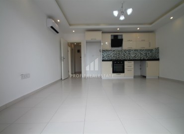 One-bedroom apartment, unfurnished, 150 meters from the center of Mahmutlar, Alanya ID-5474 фото-3