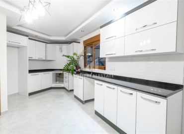 Spacious four-room apartment with a separate kitchen in 300m of the center of Alanya, with an area of 160m2 ID-5513 фото-14