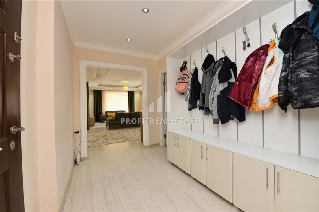 Spacious two-bedroom apartment, with furniture and appliances, 200 meters from the center of Mahmutlar, 135 m2 ID-5974 фото-2