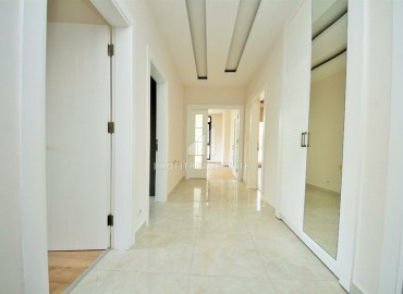 Новая трёхкомнатная квартира с отдельной кухней, в чистовой отделке, Махмутлар, Аланья, 115 м2 ID-6090 фото-2