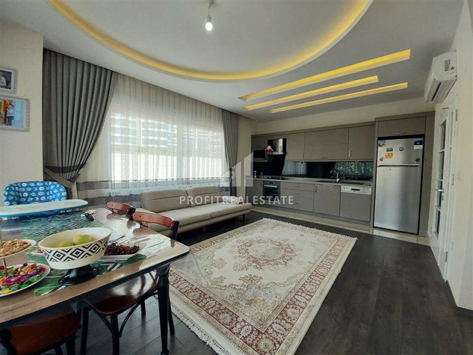 Large new apartment 2 + 1 with furniture and appliances in a residence with wide facilities in Mahmutlar ID-6230 фото-1
