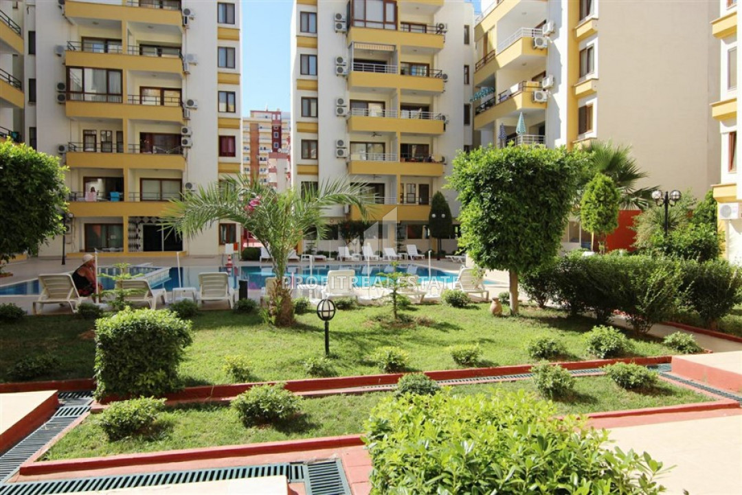 Inexpensive resale property: 1 + 1 apartment 250 m from the sea with furniture and appliances in Mahmutlar ID-6237 фото-1