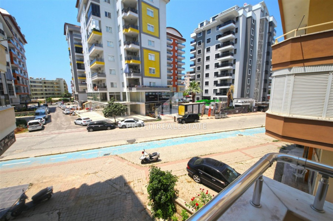 Budget apartment 2 + 1 in an urban-type house with a separate kitchen 400 m from the sea in Mahmutlar ID-6245 фото-1