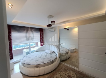 Luxurious view penthouse 3 + 1 with a private jacuzzi on the balcony in the elite residence of Mahmutlar ID-6262 фото-16