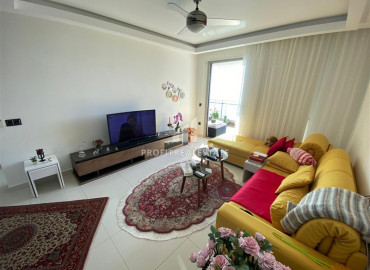 Large furnished one-bedroom apartment on the first coastline in the elite residence Kargicaka ID-6341 фото-2}}