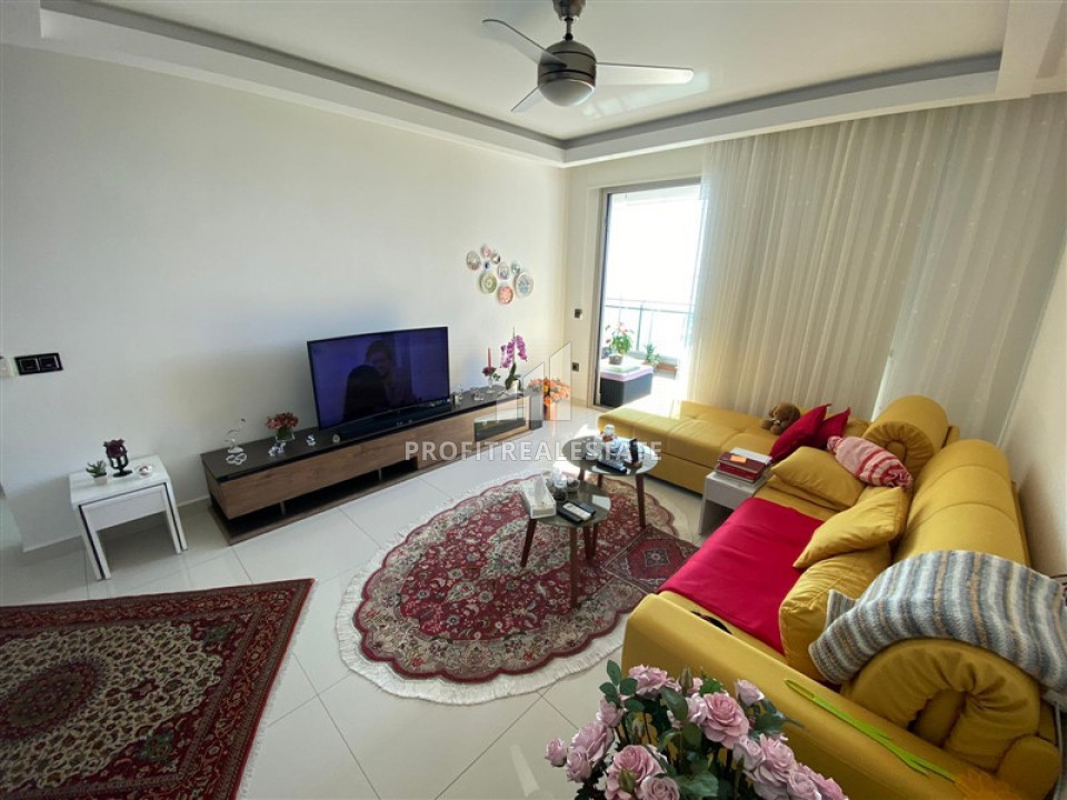 Large furnished one-bedroom apartment on the first coastline in the elite residence Kargicaka ID-6341 фото-2