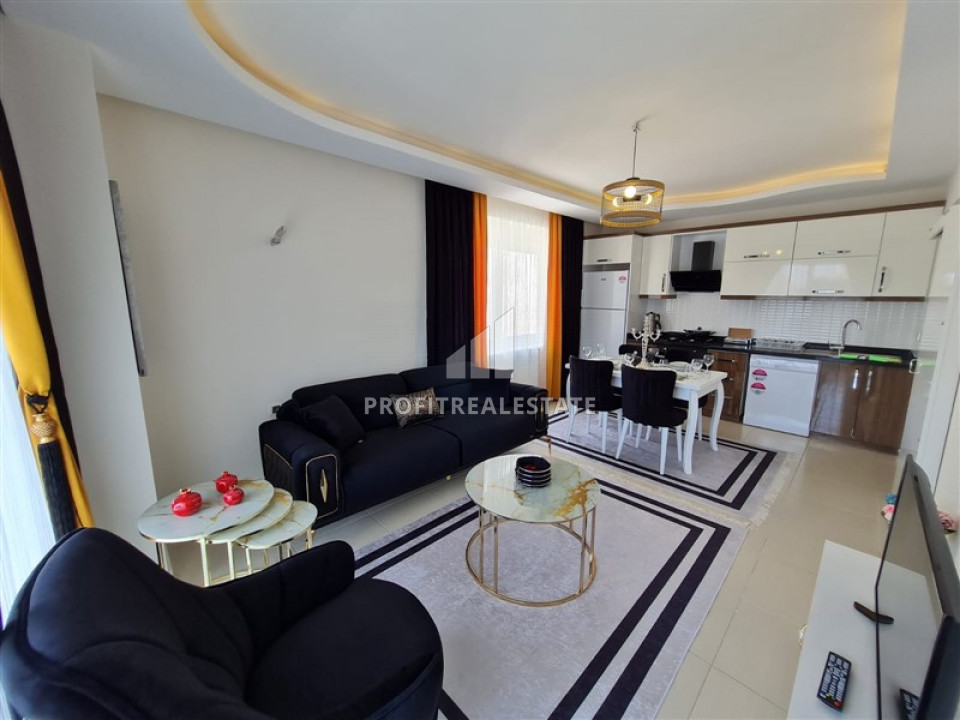 Большая меблированная квартира с одной спальней, площадью 75 м² в 150 м от моря в Махмутларе ID-6381 фото-1