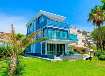Элитная недвижимость: новая трехэтажная вилла 3+1 на берегу моря в районе Алании Конаклы. ID-6460 фото-1