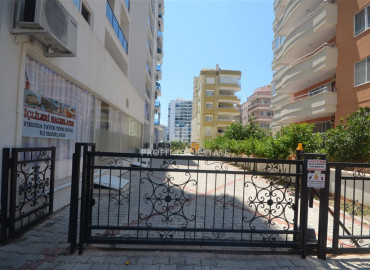 Two-bedroom apartment, with furniture and household appliances, 300 m from the sea in Alanya - Mahmutlar ID-6470 фото-2}}