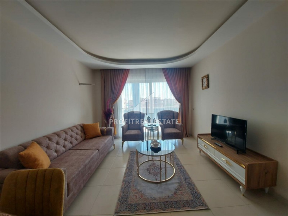 Квартира с одной спальней, площадью 68 м² с мебелью и бытовой техникой в 150м от моря в Махмутларе ID-6527 фото-2