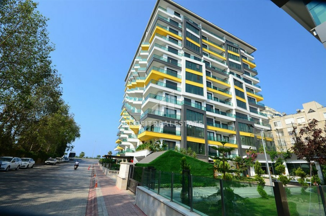 One-bedroom apartment in a premium residence on the first line in Mahmutlar. ID-6724 фото-1