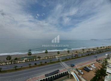 One-bedroom apartment in a premium residence on the first line in Mahmutlar. ID-6724 фото-32}}