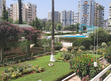 Spacious two-bedroom apartment in a residence with a swimming pool 100m from the sea in Mersin - Tece ID-6856 фото-9}}