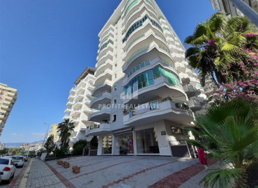 Spacious two-bedroom apartment, with furniture and appliances, in a well-kept residential residence Mahmutlar, Alanya, 125 m2 ID-6858 фото-1