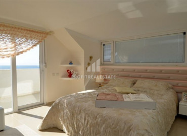 Ready-to-live-in duplex penthouse 2 + 1 with a separate kitchen on the first coastline in Kestel ID-7002 фото-14