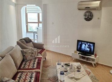 Inexpensive resale property: 1 + 1 apartment 250 m from the sea in Mahmutlar ID-7153 фото-1