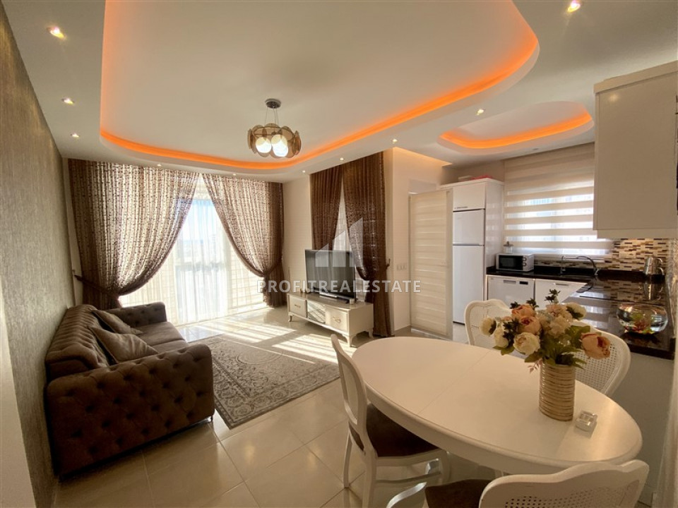 In an elite residence: furnished apartment 1 + 1 400m from the beaches of Mahmutlar ID-7265 фото-1
