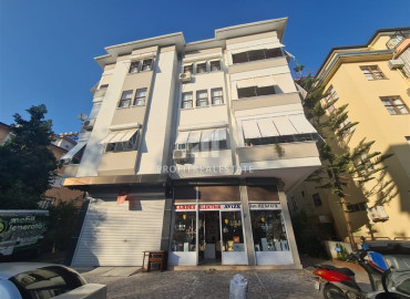 Three bedroom apartment, with a separate kitchen, with furniture and appliances, in the center of Alanya, 130 m2 ID-7290 фото-1