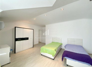 Двухуровневая квартира с тремя спальнями и мебелью, в 100 метрах от центра района Оба, Аланья, 150 м2 ID-7449 фото-9