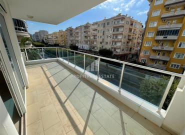 Apartment with a separate kitchen, layout 2 + 1, 200 meters from the center of Mahmutlar, Alanya, 155 m2 ID-7495 фото-12