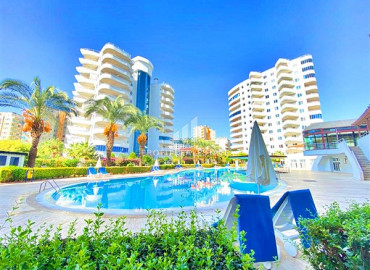 Spacious two bedroom apartment, equipped with furniture and appliances, in a prestigious residence, Mahmutlar, Alanya, 120 m2 ID-7518 фото-1