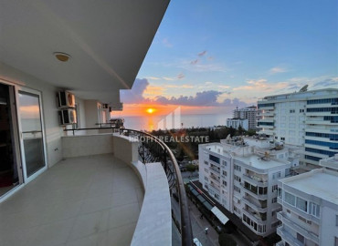 Furnished penthouse, 270m², on the central street of Mahmutlar, 100m from the sea ID-7640 фото-8