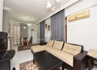 Недорогая вторичная недвижимость: трехкомнатная квартира в 200м от моря с мебелью и техникой в Махмутларе ID-7658 фото-1