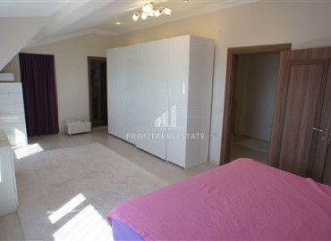 Spacious furnished duplex 3 + 1 overlooking the Mediterranean Sea and the Alanya fortress in Kestel ID-7706 фото-11