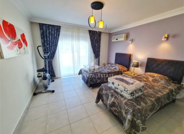 Two-level apartment with three bedrooms, a private jacuzzi and a large terrace of 70 m2, Mahmutlar, Alanya, 240 m2 ID-7820 фото-2