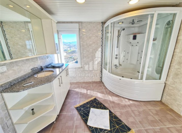 Two-level apartment with three bedrooms, a private jacuzzi and a large terrace of 70 m2, Mahmutlar, Alanya, 240 m2 ID-7820 фото-11