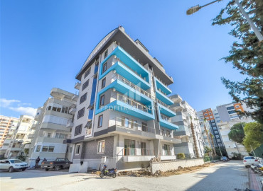 One-bedroom apartment in a new residence with a swimming pool, with a very good location in Mahmutlar ID-8005 фото-1