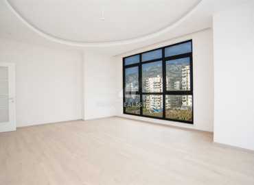 New 2 + 1 apartment with a separate kitchen in a premium class residence in Mahmutlar ID-8052 фото-3