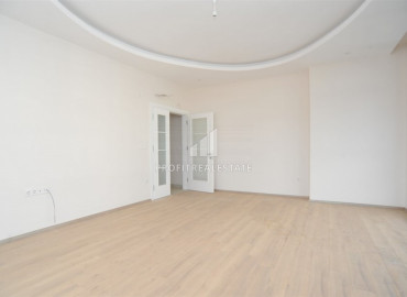 New 2 + 1 apartment with a separate kitchen in a premium class residence in Mahmutlar ID-8052 фото-10