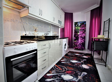 Inexpensive resale property: furnished two bedroom apartment 300m from the sea in Mahmutlar ID-8068 фото-7