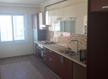 Spacious apartment 3 + 1 with an excellent location in the microdistrict Menderes, Soli, Mersin, 200m from the sea ID-8109 фото-3