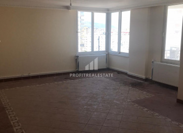 Spacious apartment 3 + 1 with an excellent location in the microdistrict Menderes, Soli, Mersin, 200m from the sea ID-8109 фото-19
