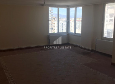 Spacious apartment 3 + 1 with an excellent location in the microdistrict Menderes, Soli, Mersin, 200m from the sea ID-8109 фото-28