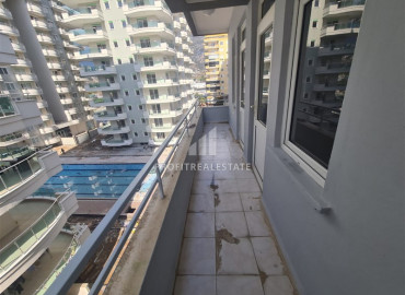 Недорогая вторичная недвижимость: трехкомнатная квартира в 250м от моря в комплексе с бассейном в Махмутларе ID-8159 фото-4