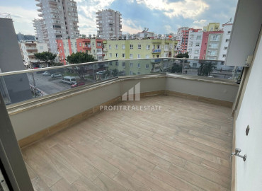 Spacious two-bedroom apartment in a new residence with a garden, in the area of Mersin - Soli ID-8360 фото-6