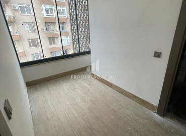 Spacious two-bedroom apartment in a new residence with a garden, in the area of Mersin - Soli ID-8360 фото-10
