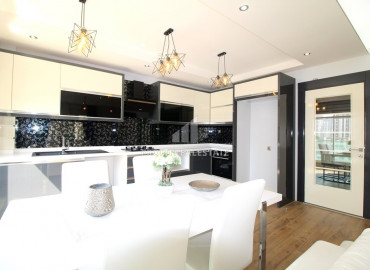Новая квартира для большой семьи, планировки 4+1 на берегу моря в популярном районе Соли, Мерсин ID-8365 фото-5