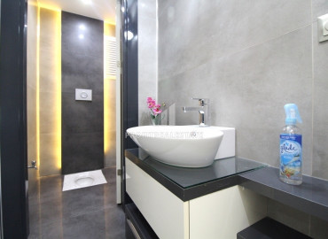 Новая квартира для большой семьи, планировки 4+1 на берегу моря в популярном районе Соли, Мерсин ID-8365 фото-6