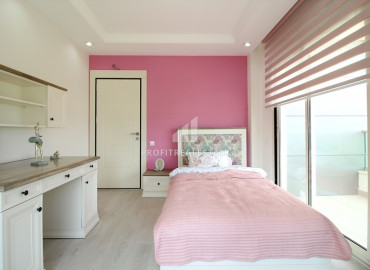 Новая квартира для большой семьи, планировки 4+1 на берегу моря в популярном районе Соли, Мерсин ID-8365 фото-12