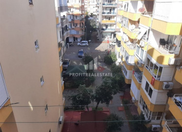 Two bedroom apartment with a separate kitchen, at a bargain price, just 150 meters from the sea, Mahmutlar, Alanya ID-8400 фото-9