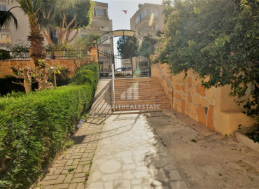 Two bedroom apartment with a separate kitchen, at a bargain price, just 150 meters from the sea, Mahmutlar, Alanya ID-8400 фото-12