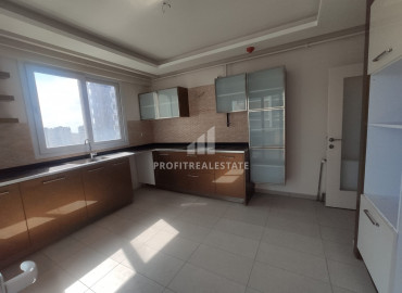 Квартира с тремя спальнями для большой семьи в комплексе с бассейном, в микрорайоне Соли, Мезитли ID-8548 фото-5