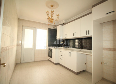 Просторная квартира 3+1 с отдельной кухней, с ремонтом в Мезитли, район Давултепе в 500м от моря ID-8590 фото-2